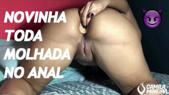 Novinha toda molhada fazendo anal Ninfeta gostosa brincando com cuzinho –