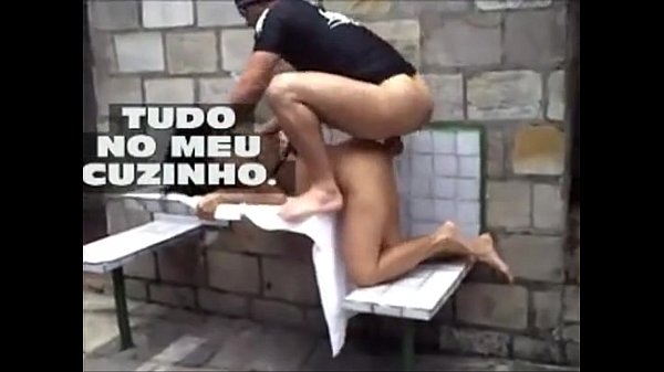 arrombando o cuzinho da esposa com - Pau no Butico